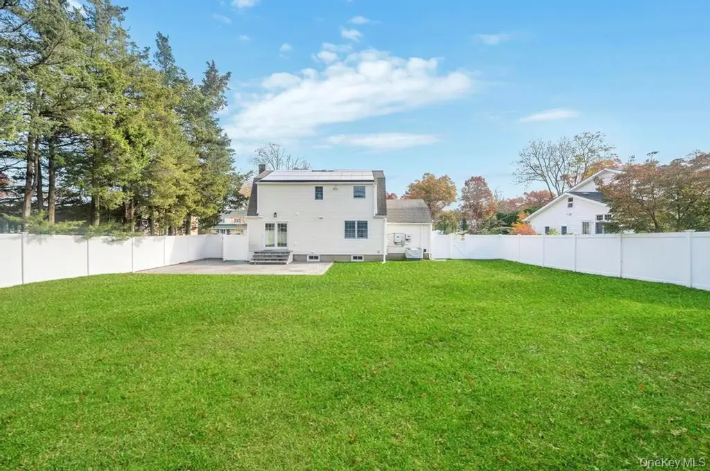 311 Devon Lane Smithtown NY 11787