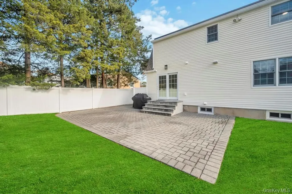 311 Devon Lane Smithtown NY 11787