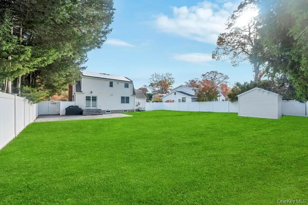 311 Devon Lane Smithtown NY 11787