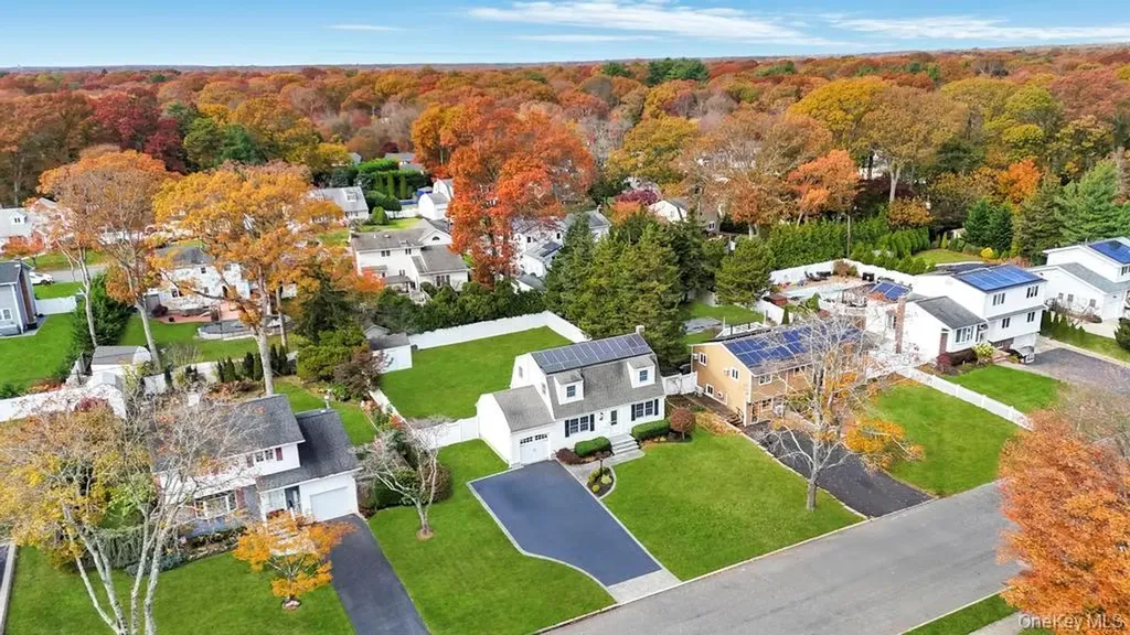 311 Devon Lane Smithtown NY 11787