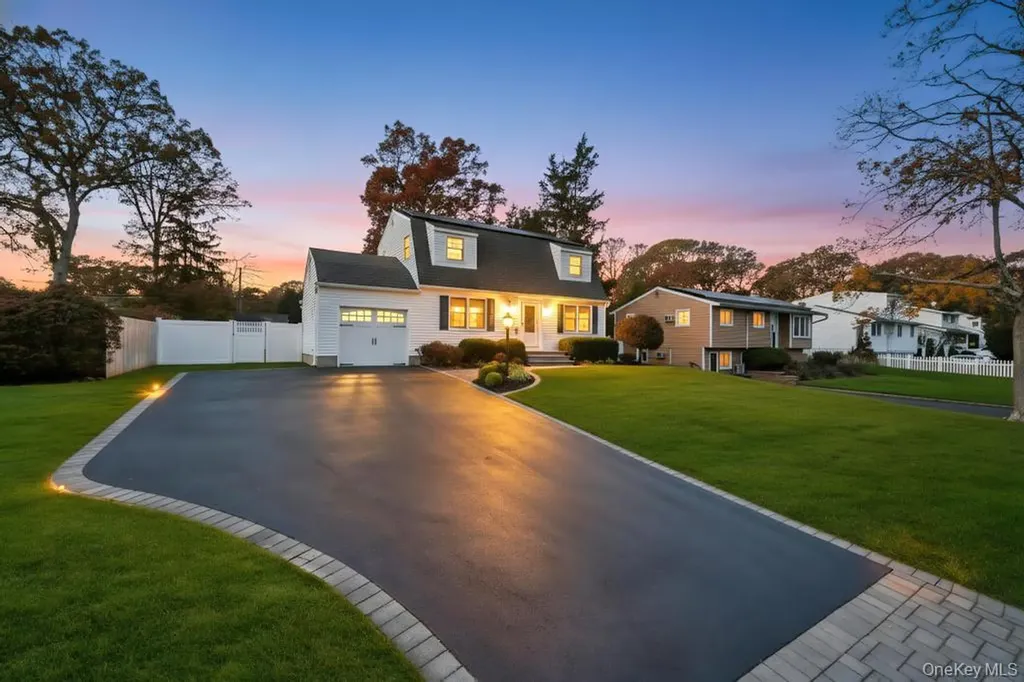 311 Devon Lane Smithtown NY 11787