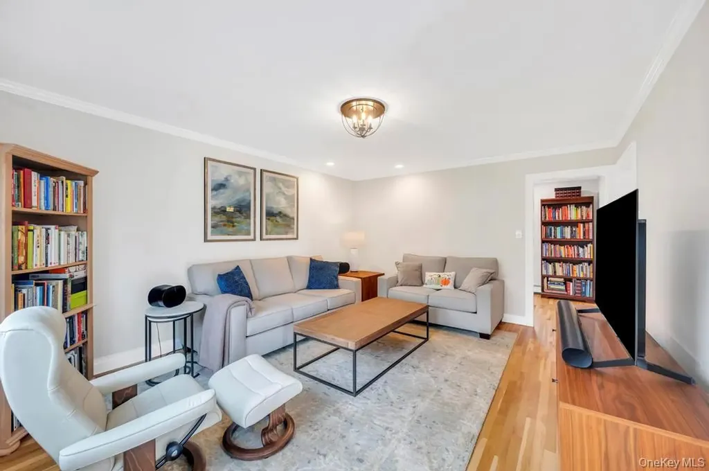 311 Devon Lane Smithtown NY 11787