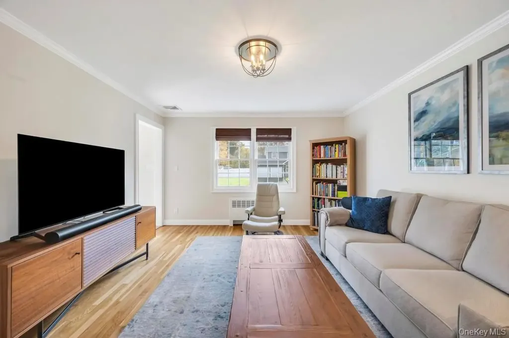 311 Devon Lane Smithtown NY 11787