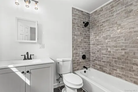 786 N Clove Road Millbrook NY 12585