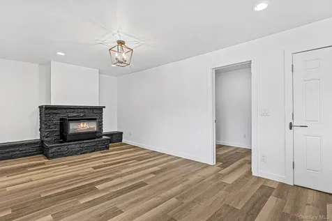 786 N Clove Road Millbrook NY 12585