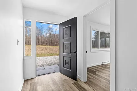 786 N Clove Road Millbrook NY 12585