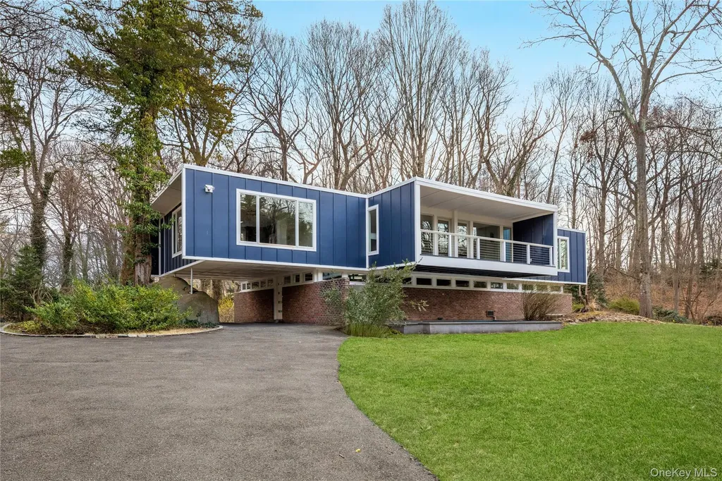 25 Wood Road Sands Point NY 11050