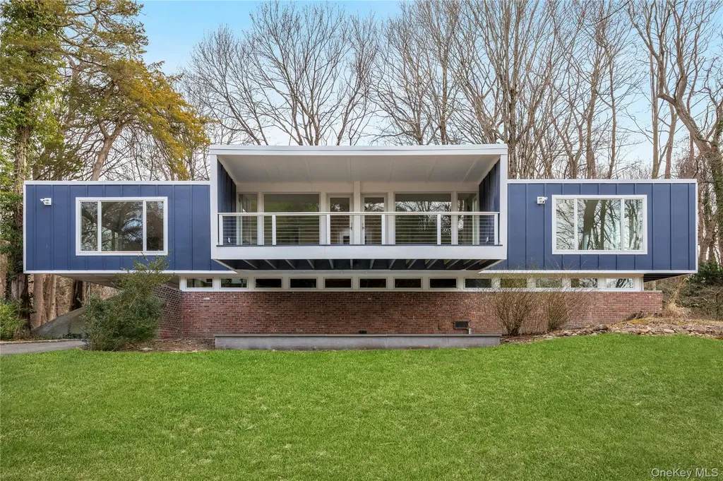 25 Wood Road Sands Point NY 11050