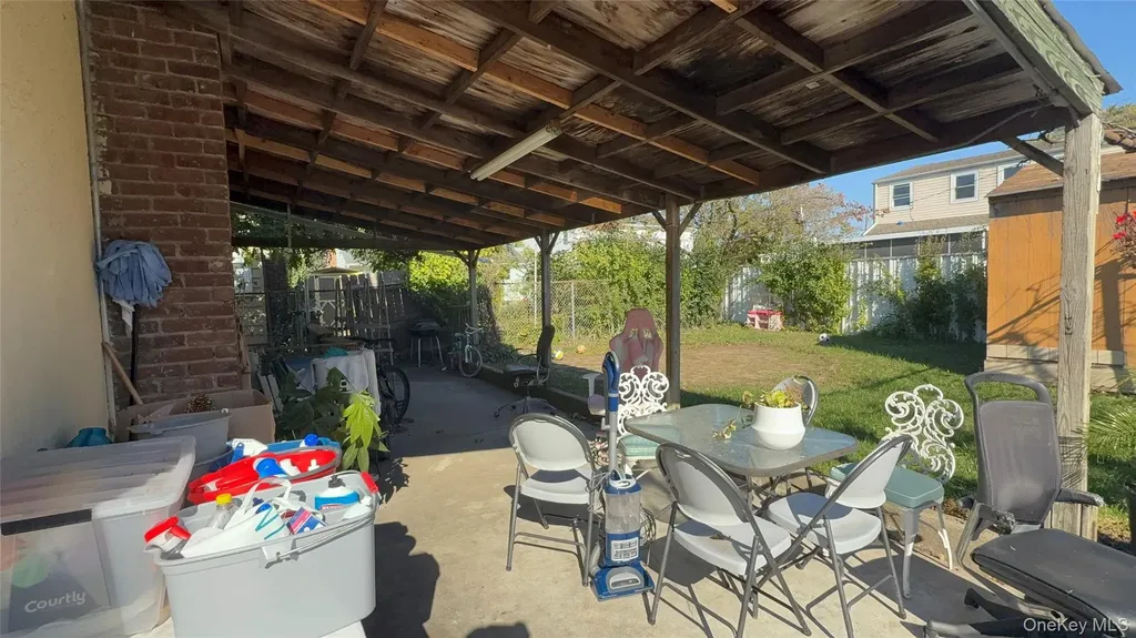 34 Carleton Street Westbury NY 11590
