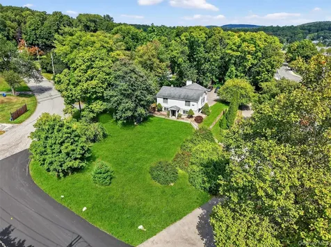 2 Renee Gate Street Cortlandt Manor NY 10567