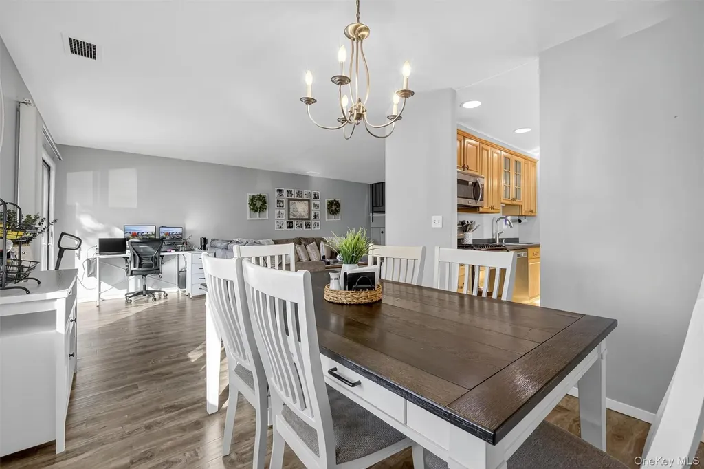 2203 Mulberry Court Poughkeepsie NY 12603