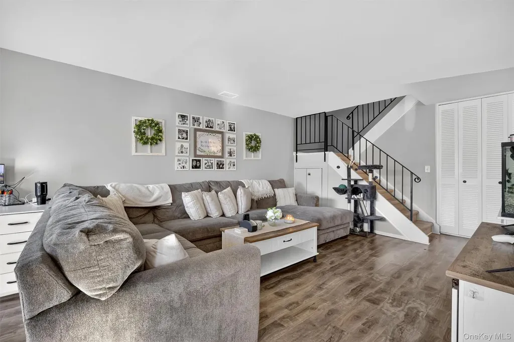 2203 Mulberry Court Poughkeepsie NY 12603