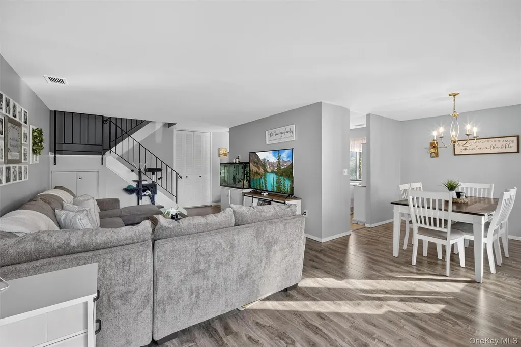 2203 Mulberry Court Poughkeepsie NY 12603