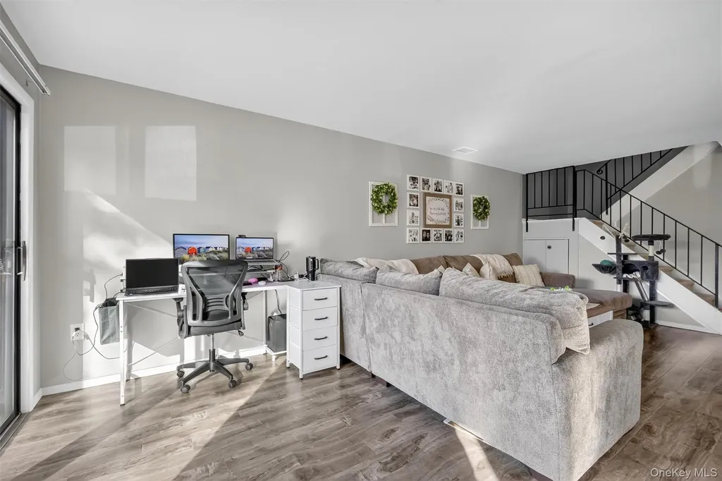 2203 Mulberry Court Poughkeepsie NY 12603