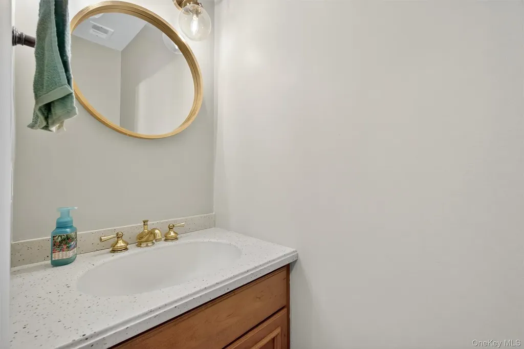 2203 Mulberry Court Poughkeepsie NY 12603