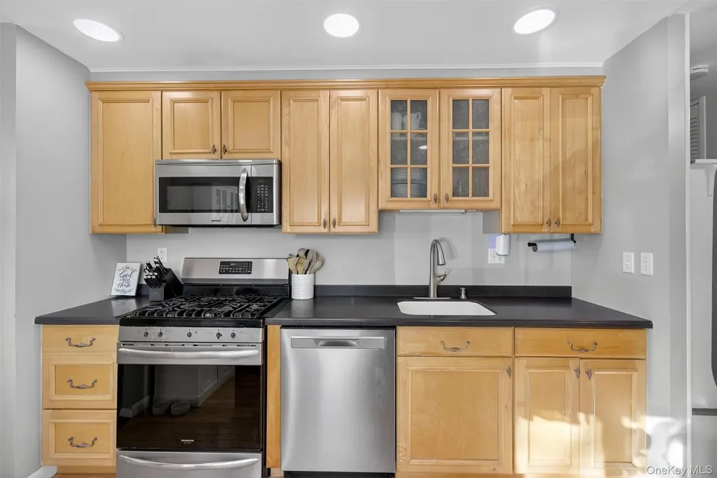2203 Mulberry Court Poughkeepsie NY 12603