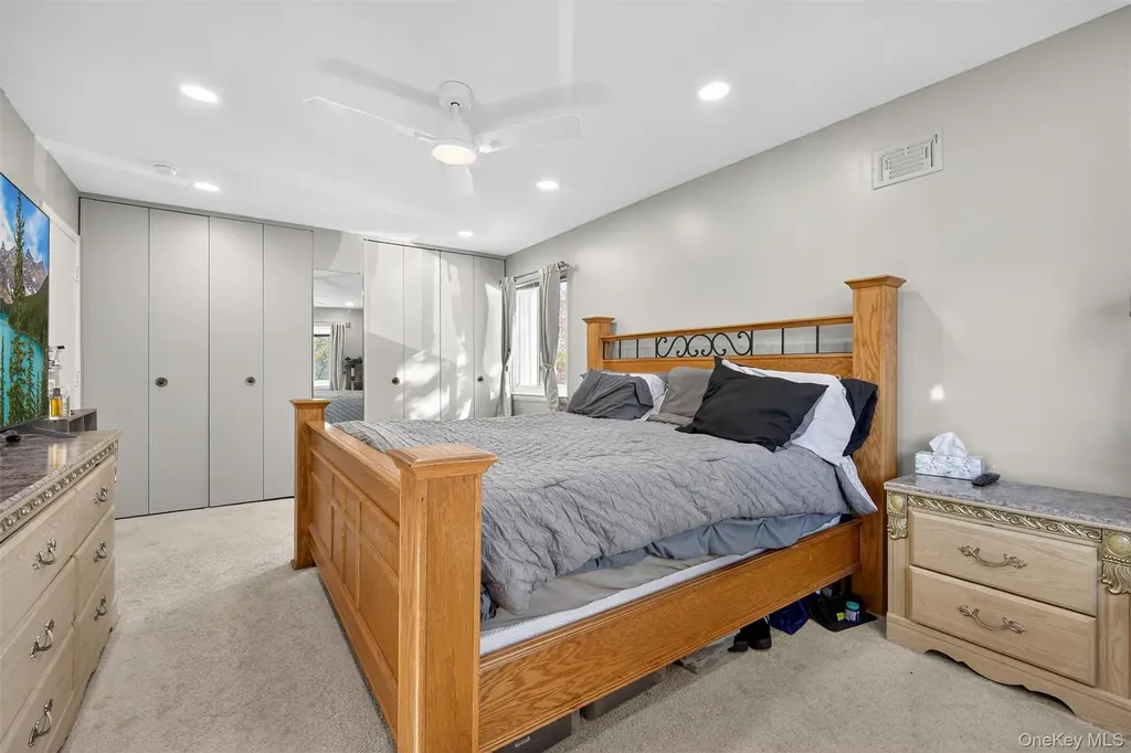 2203 Mulberry Court Poughkeepsie NY 12603