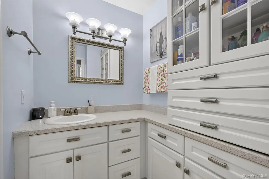 2203 Mulberry Court Poughkeepsie NY 12603