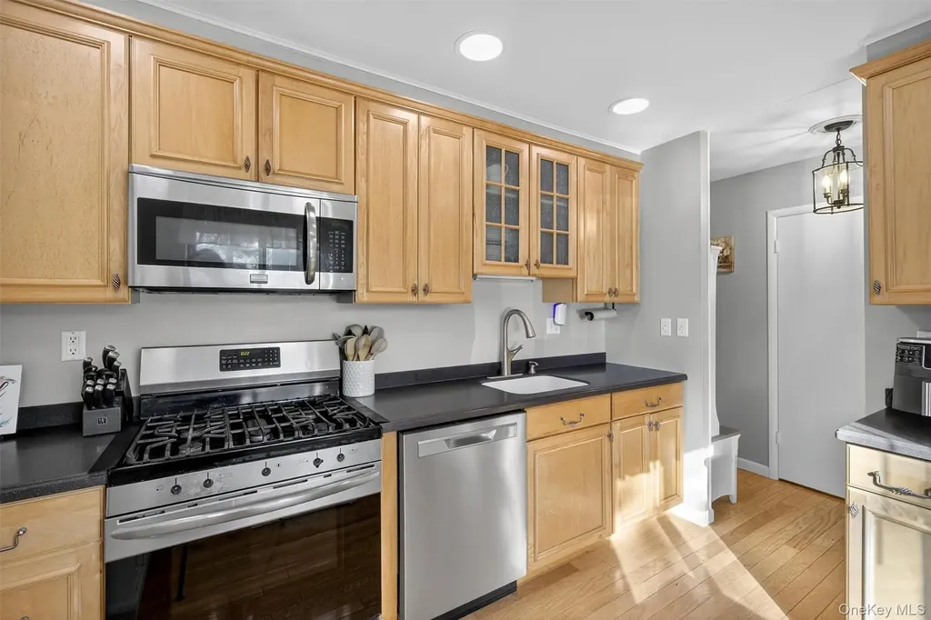 2203 Mulberry Court Poughkeepsie NY 12603