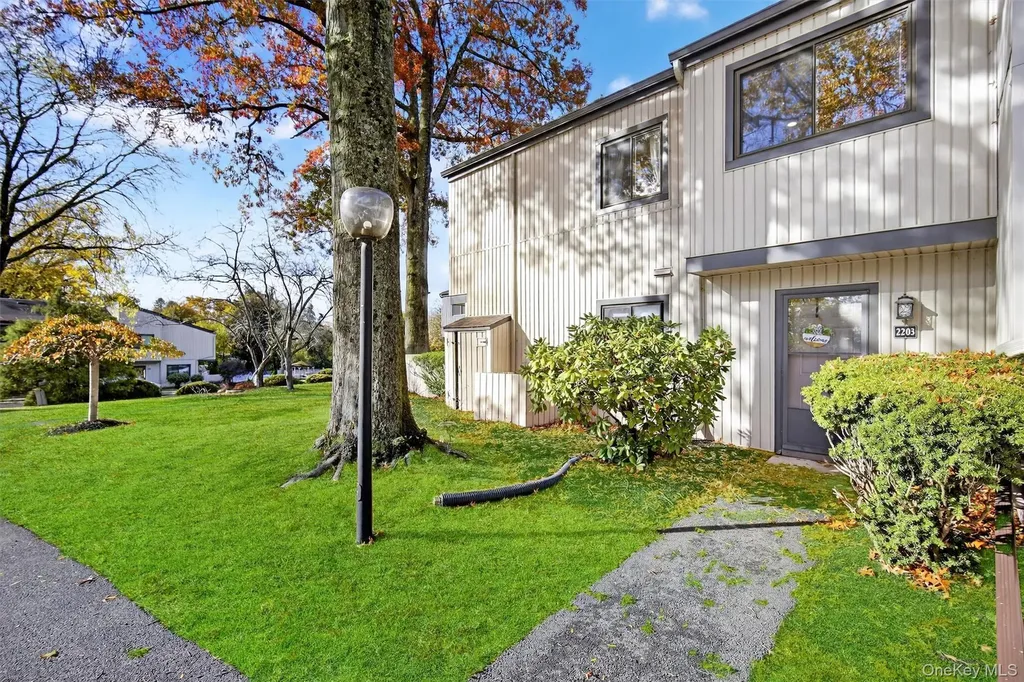 2203 Mulberry Court Poughkeepsie NY 12603