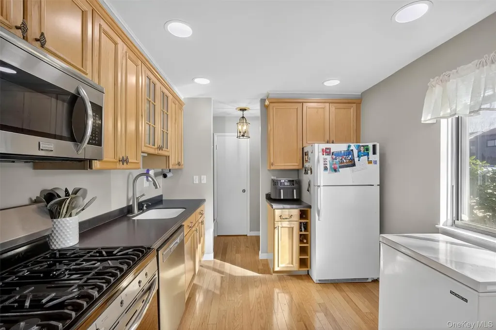 2203 Mulberry Court Poughkeepsie NY 12603