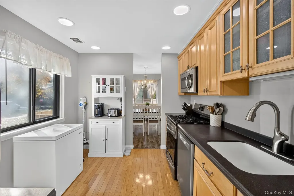 2203 Mulberry Court Poughkeepsie NY 12603