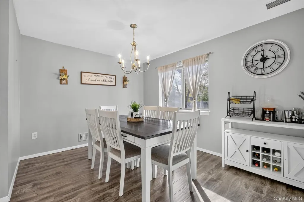 2203 Mulberry Court Poughkeepsie NY 12603