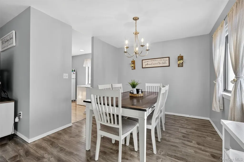 2203 Mulberry Court Poughkeepsie NY 12603