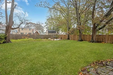 1137 Namdac Avenue Bay Shore NY 11706