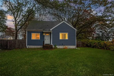 1137 Namdac Avenue Bay Shore NY 11706