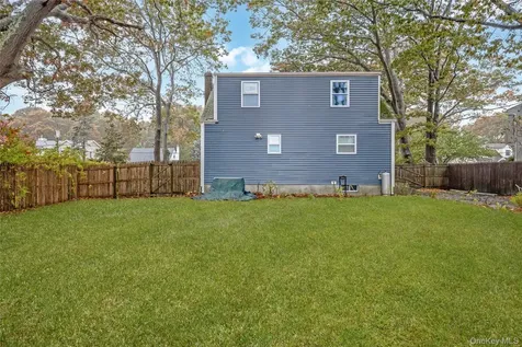 1137 Namdac Avenue Bay Shore NY 11706