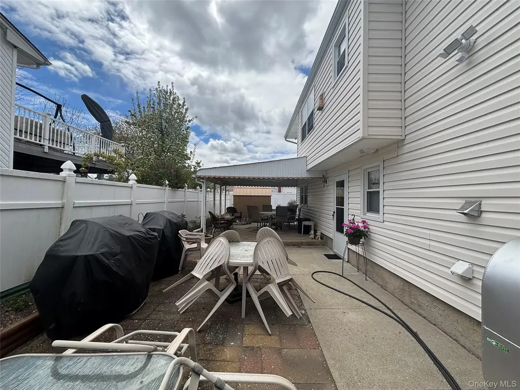 293 Concord Avenue Lindenhurst NY 11757