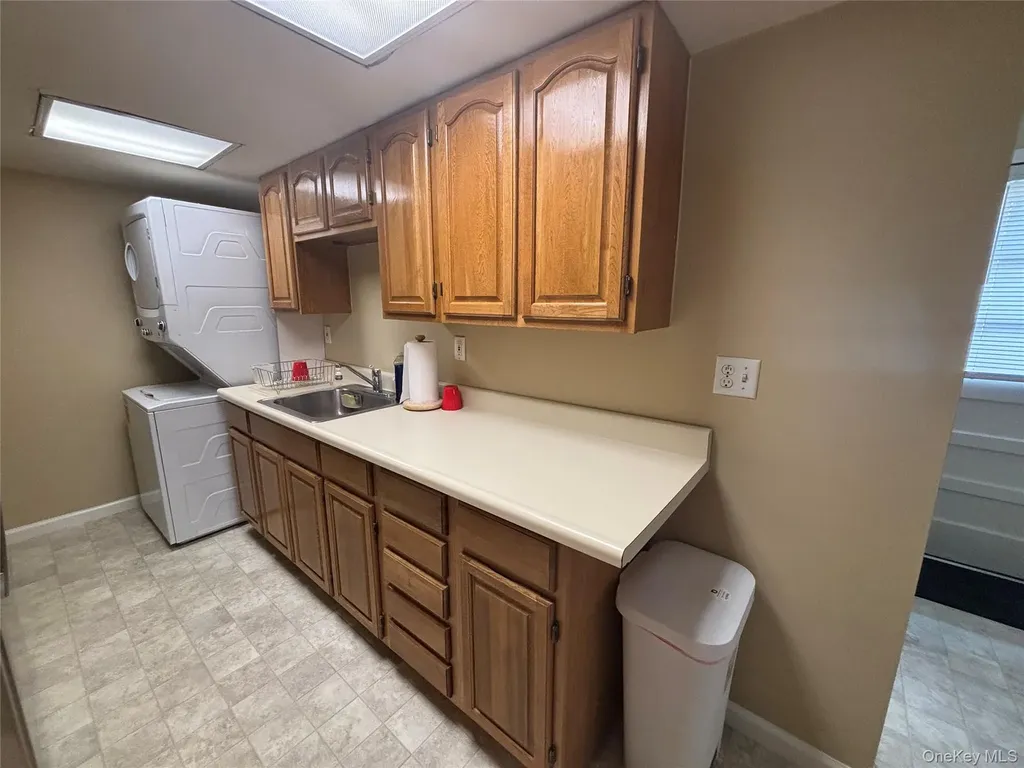 293 Concord Avenue Lindenhurst NY 11757