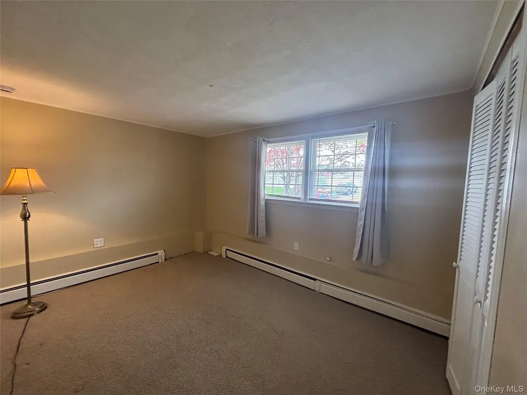 293 Concord Avenue Lindenhurst NY 11757