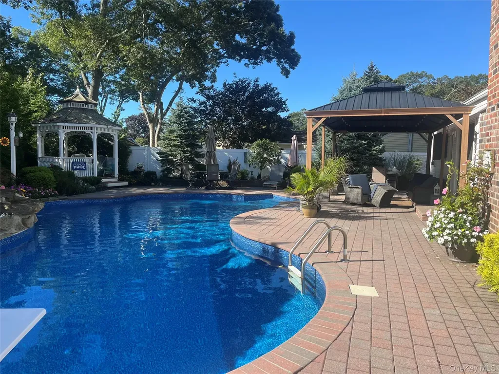 74 Loop Drive Sayville NY 11782