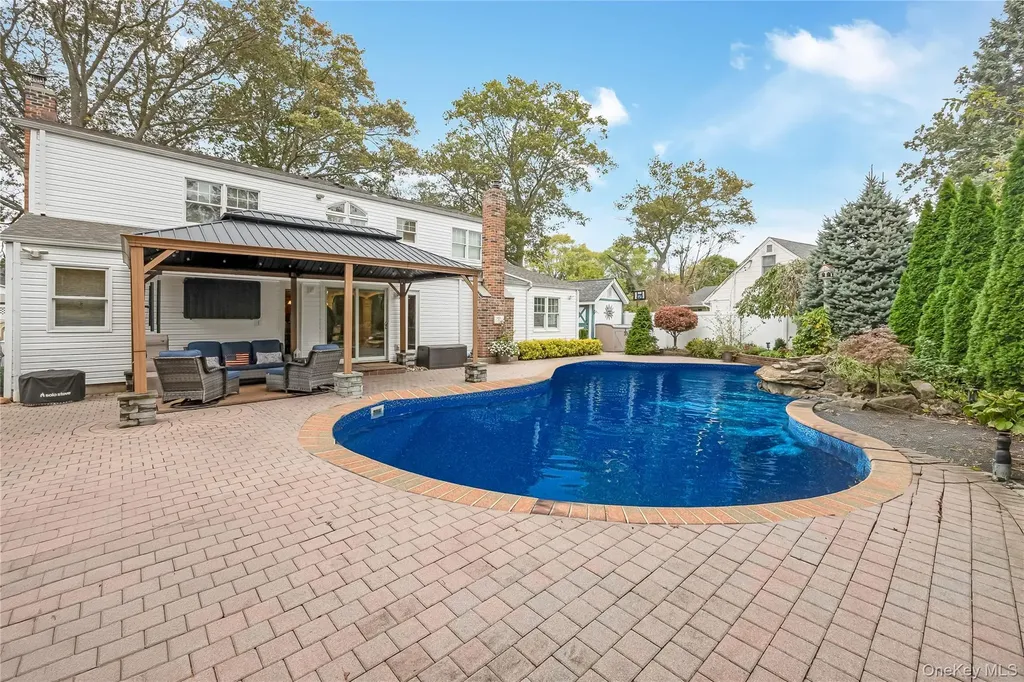 74 Loop Drive Sayville NY 11782