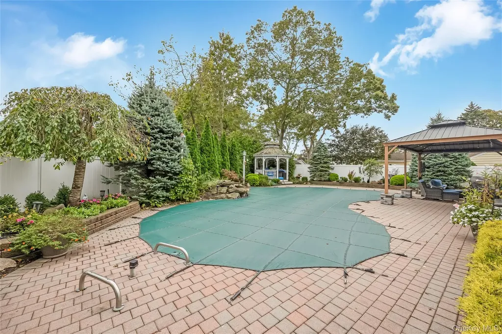 74 Loop Drive Sayville NY 11782