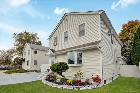 15 N Butehorn Street Bethpage NY 11714