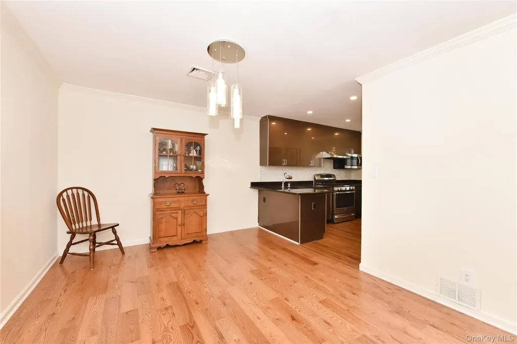 142 I U Willets Road Albertson NY 11507