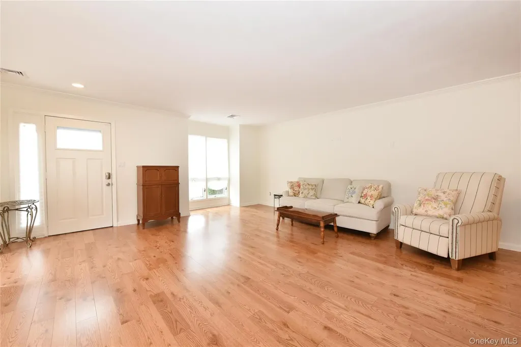142 I U Willets Road Albertson NY 11507