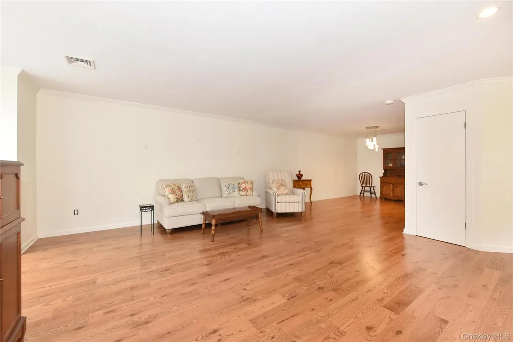 142 I U Willets Road Albertson NY 11507