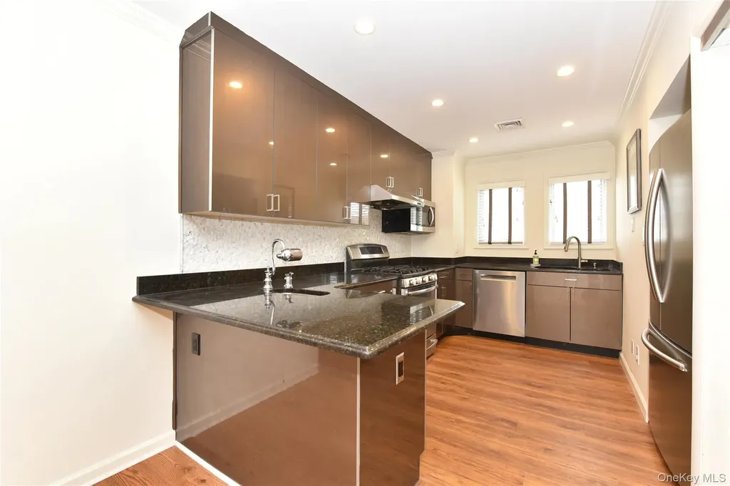 142 I U Willets Road Albertson NY 11507