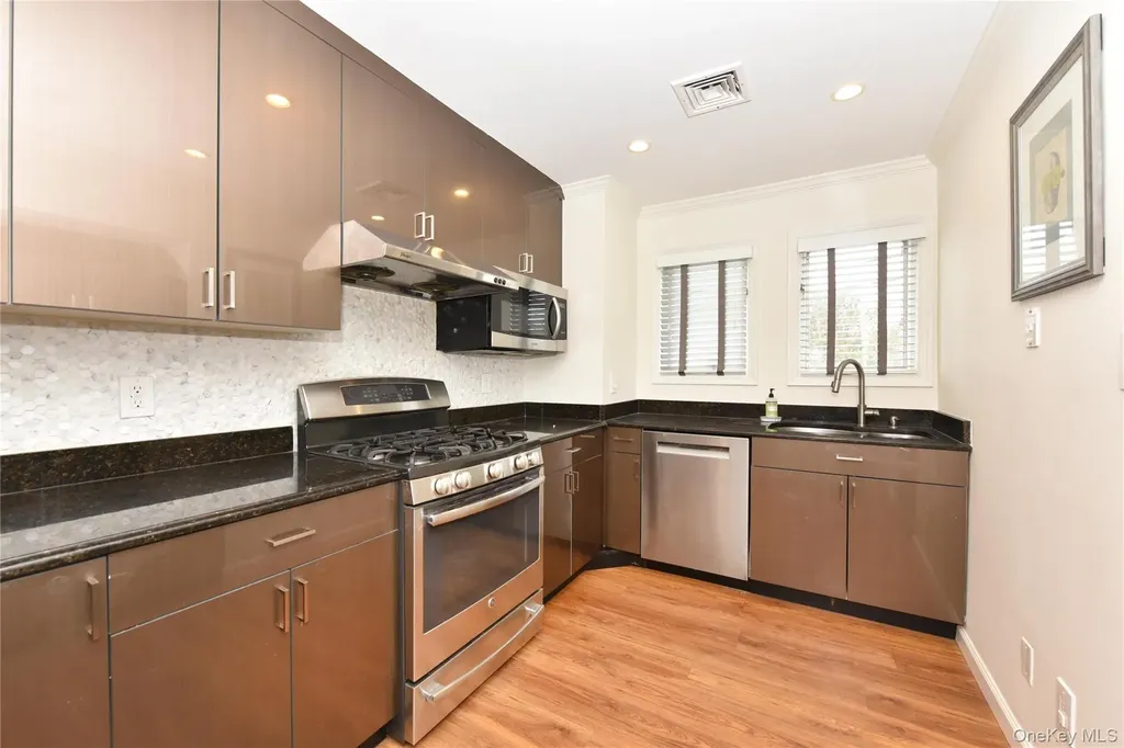 142 I U Willets Road Albertson NY 11507