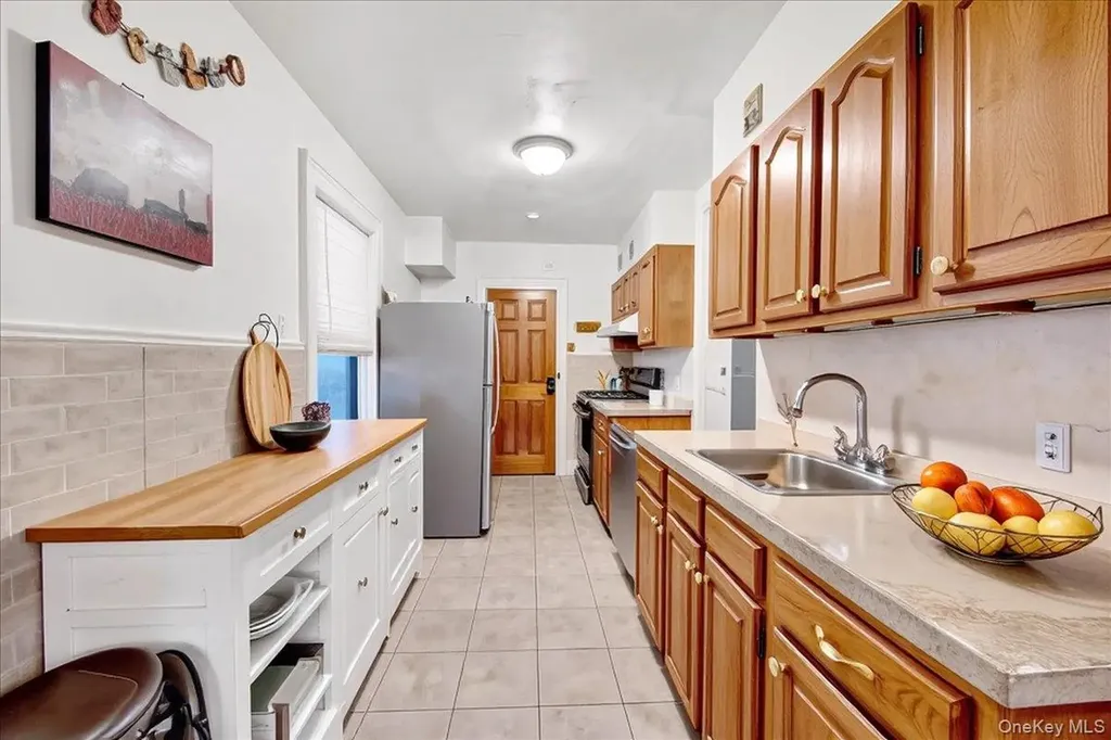 2849 E 195th Street Bronx NY 10461