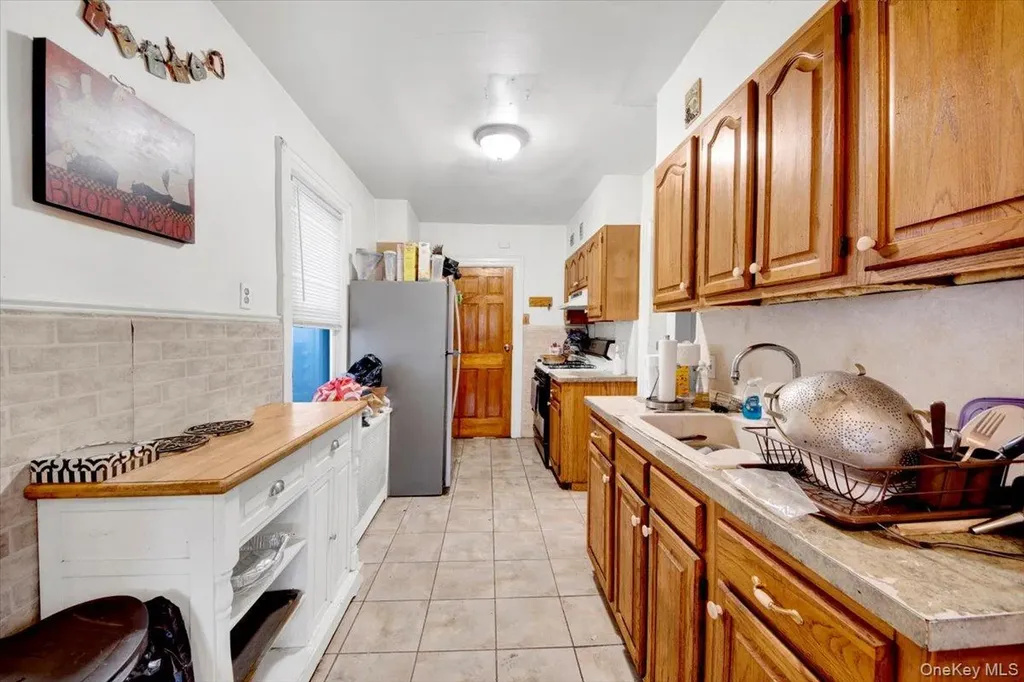 2849 E 195th Street Bronx NY 10461