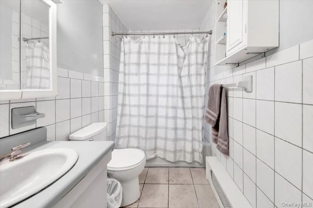 2849 E 195th Street Bronx NY 10461