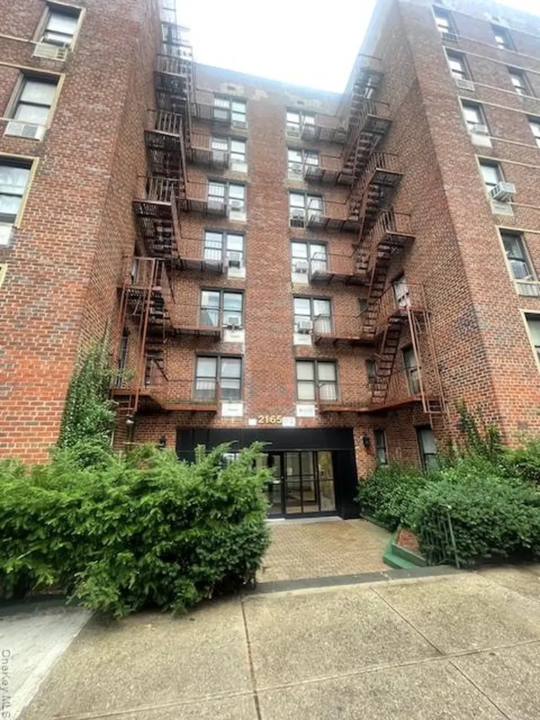 2165 Matthews Avenue Bronx NY 10462