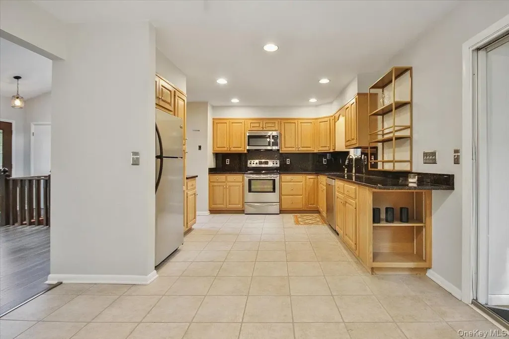 102 Old Post Road Marlboro NY 12542