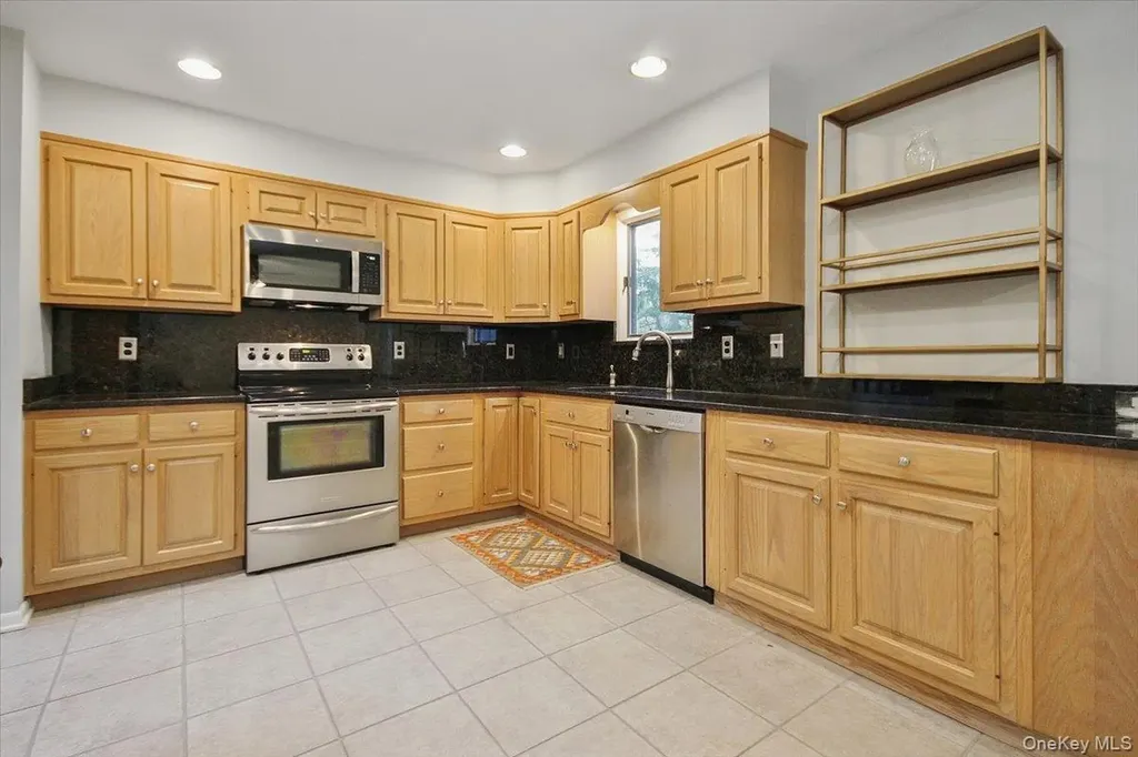 102 Old Post Road Marlboro NY 12542