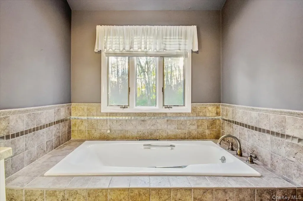 102 Old Post Road Marlboro NY 12542